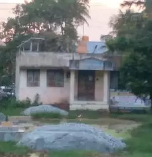 பாழடைந்து கிடக்கும் நூலகம் பாழடைந்து கிடக்கும் நூலகம்