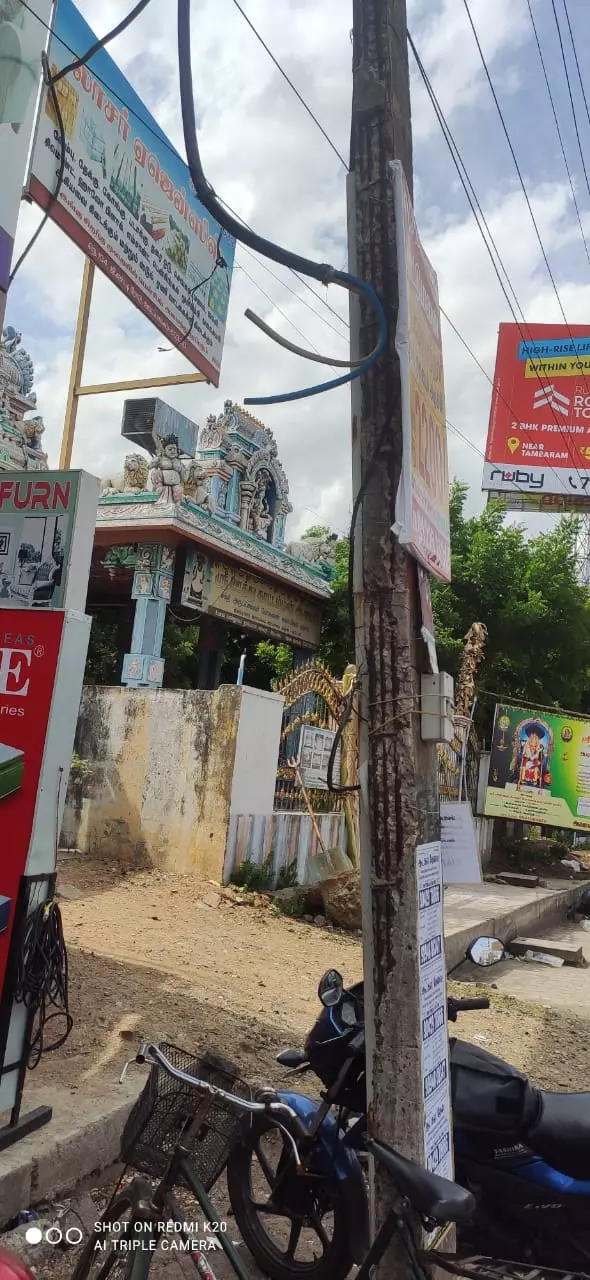 மோசமான நிலையில் மின்கம்பம் மோசமான நிலையில் மின்கம்பம்