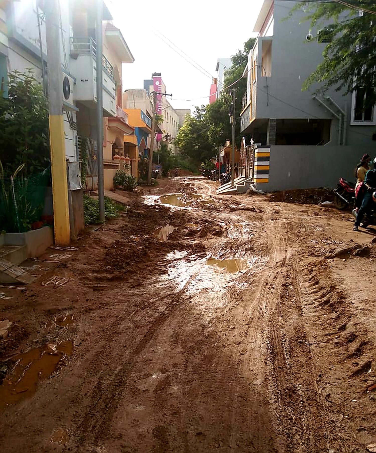 சாலையை சீர் செய்ய வேண்டும்