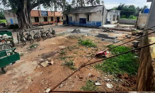 பள்ளிக்கட்டிடம் கட்ட வேண்டும்