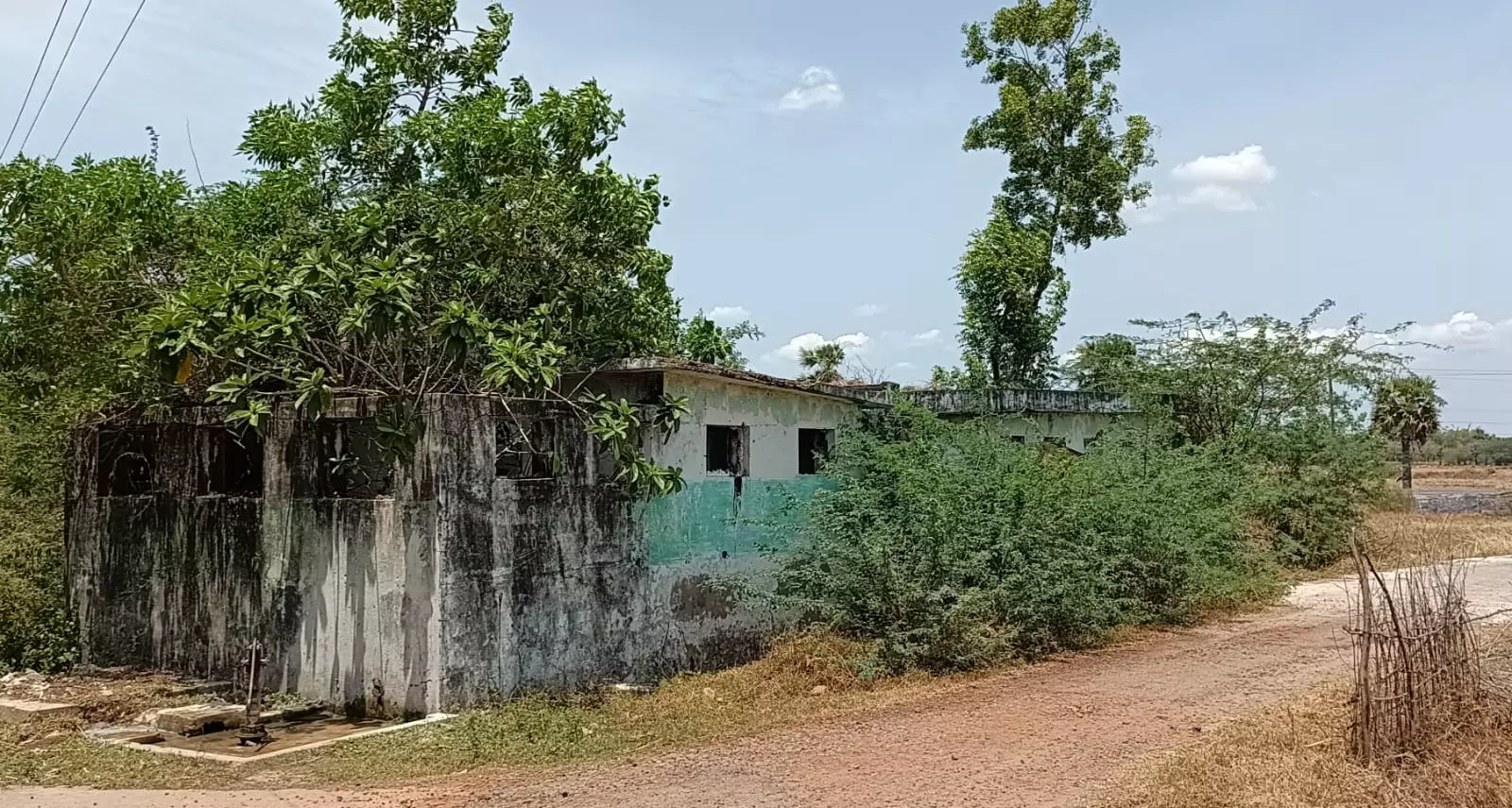 சுகாதார வளாக கட்டிடம் சீரமைக்கப்படுமா? சுகாதார வளாக கட்டிடம் சீரமைக்கப்படுமா?