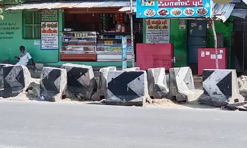 சாலையோரம் தடுப்பு சுவர் சாலையோரம் தடுப்பு சுவர்