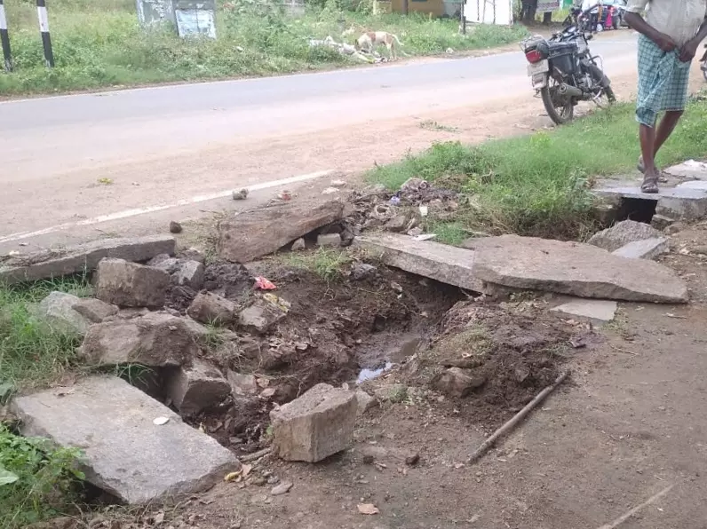 உடைந்த சாக்கடை