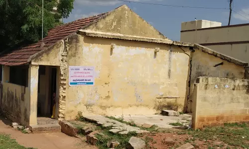 சேதமடைந்த அங்கன்வாடி மைய கட்டிடம்