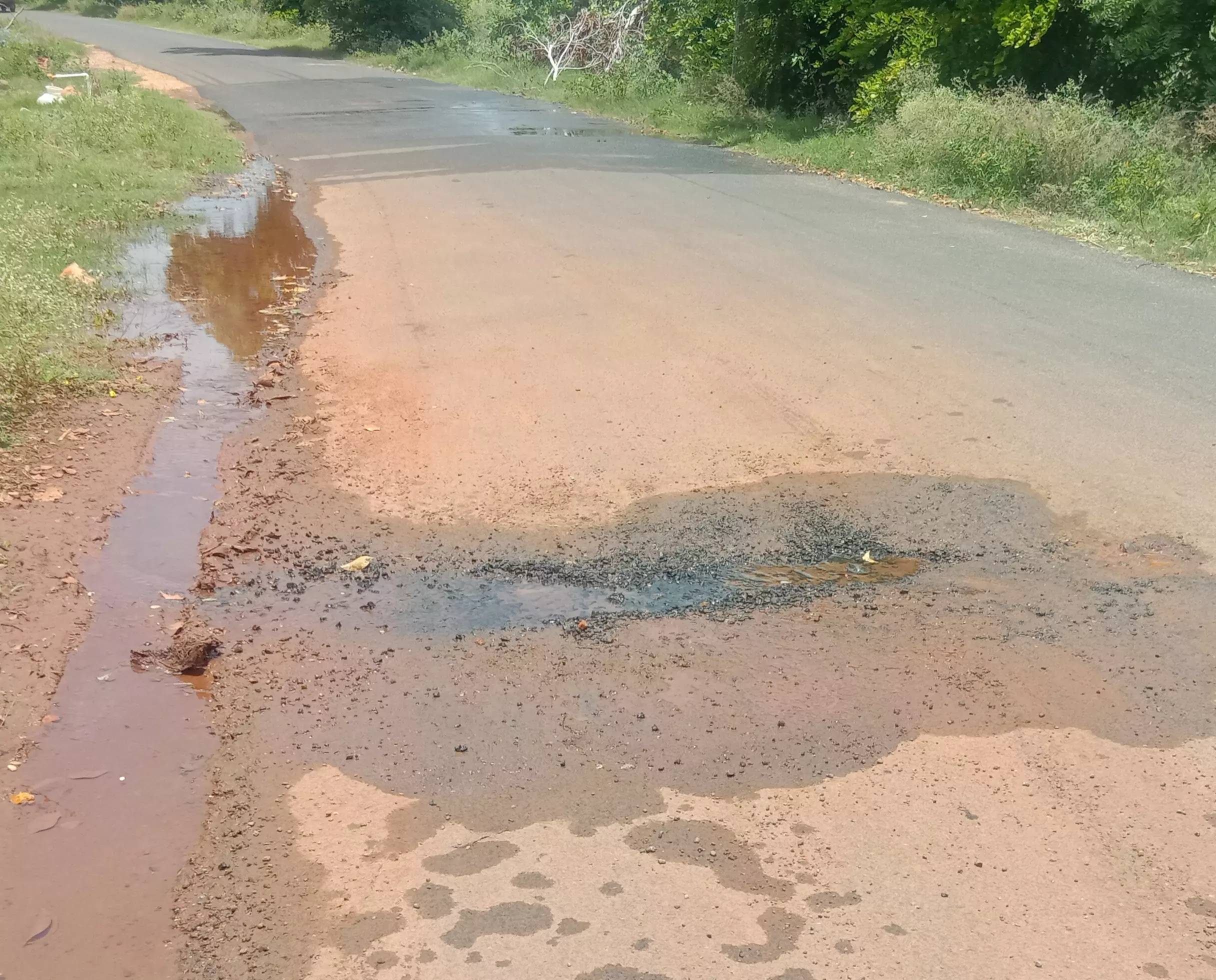 வீணாகும் குடிநீர் வீணாகும் குடிநீர்