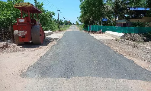 தினத்தந்தி புகார் பெட்டி எதிரொலியாக சாலை சீரமைப்பு