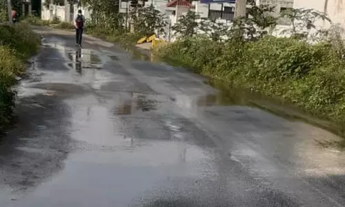 குழாய் உடைந்து வீணாகும் குடிநீர்