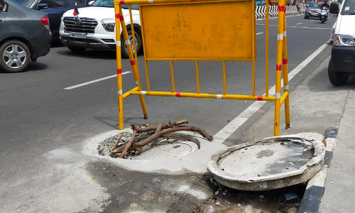 சேதமடைந்த கால்வாய் மூடி