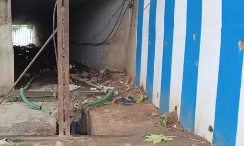 நடைபாதையின் அவல நிலை