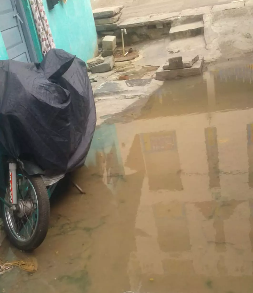 நீண்ட நாட்களாக தேங்கி நிற்கும் மழைநீர்