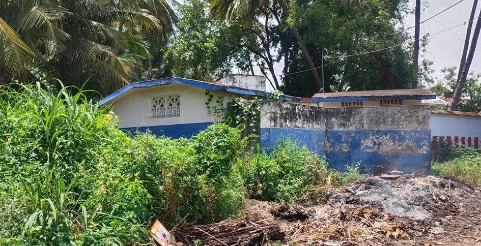 பூட்டி கிடக்கும் சுகாதார வளாகம்