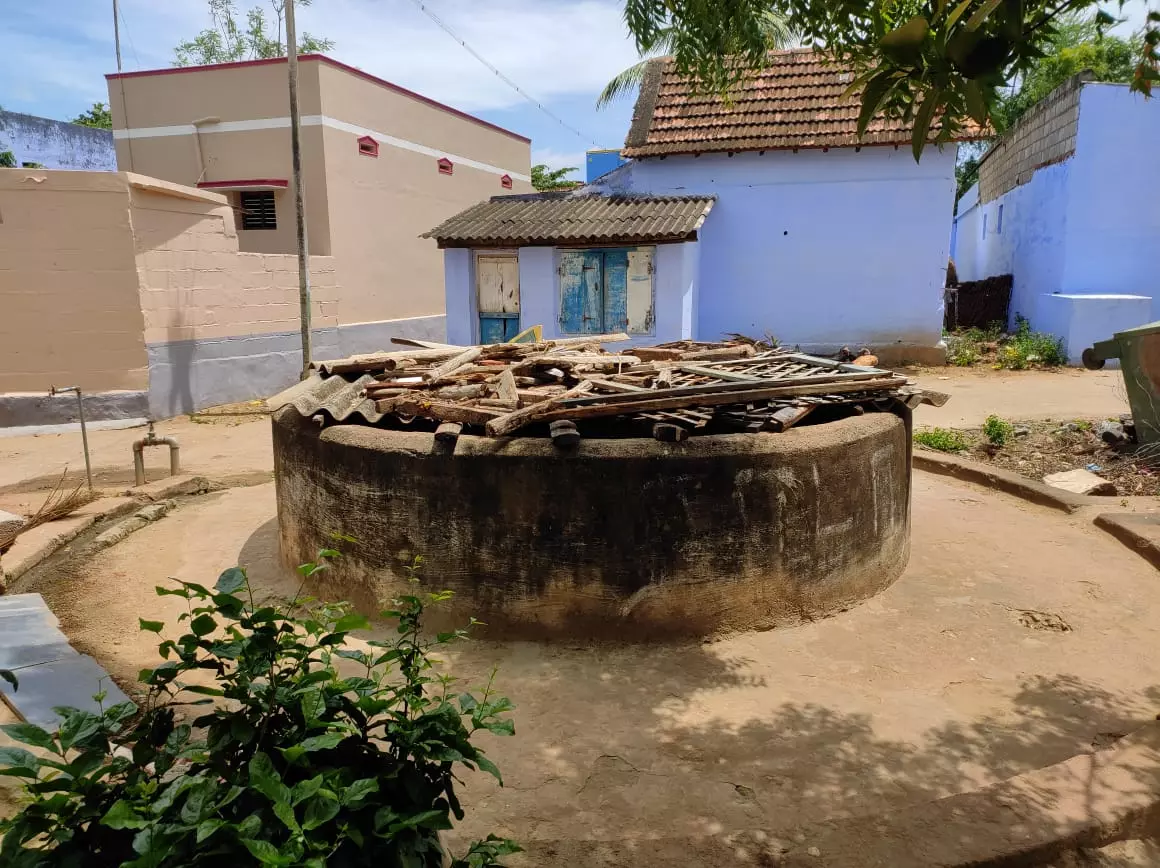 பாழடைந்த கிணறு பாழடைந்த கிணறு
