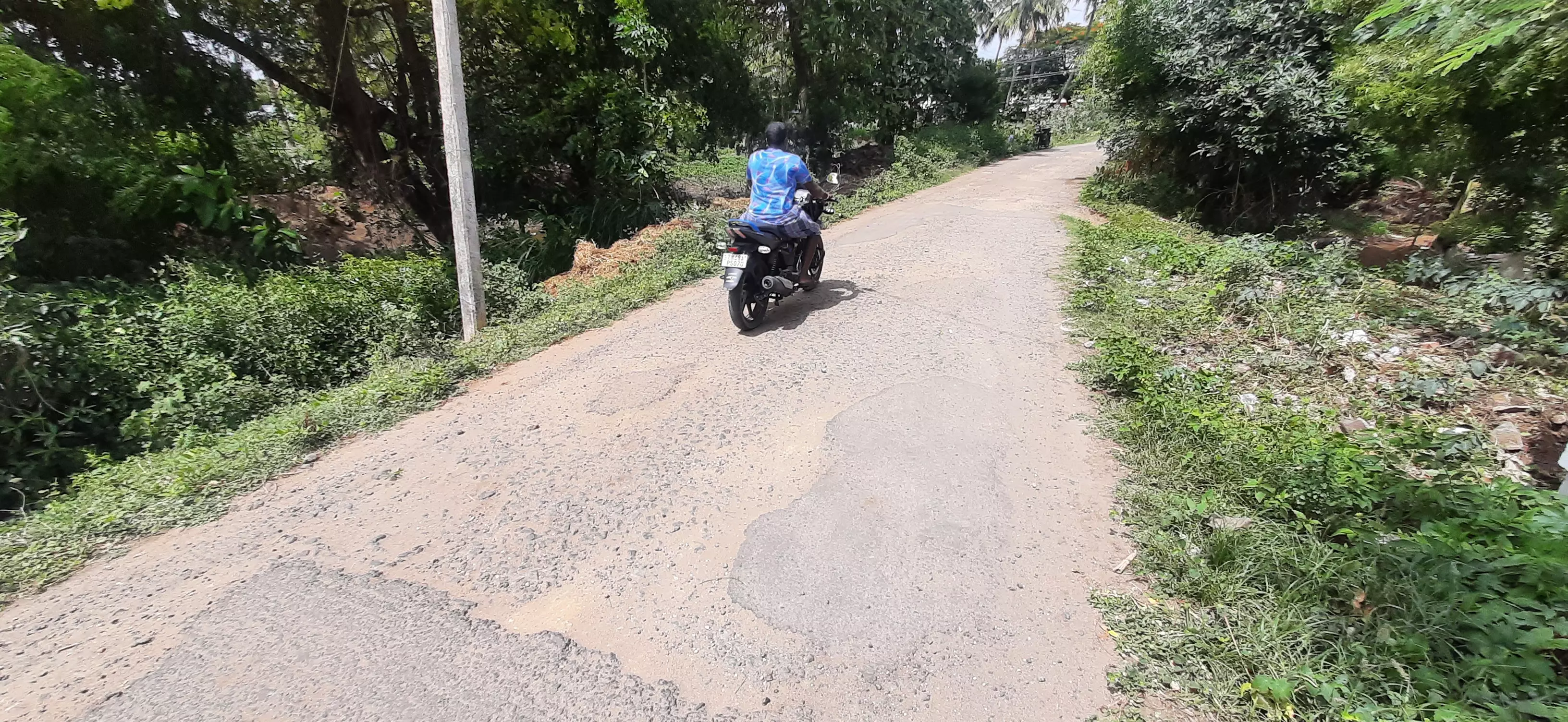 பழுதான சாலை