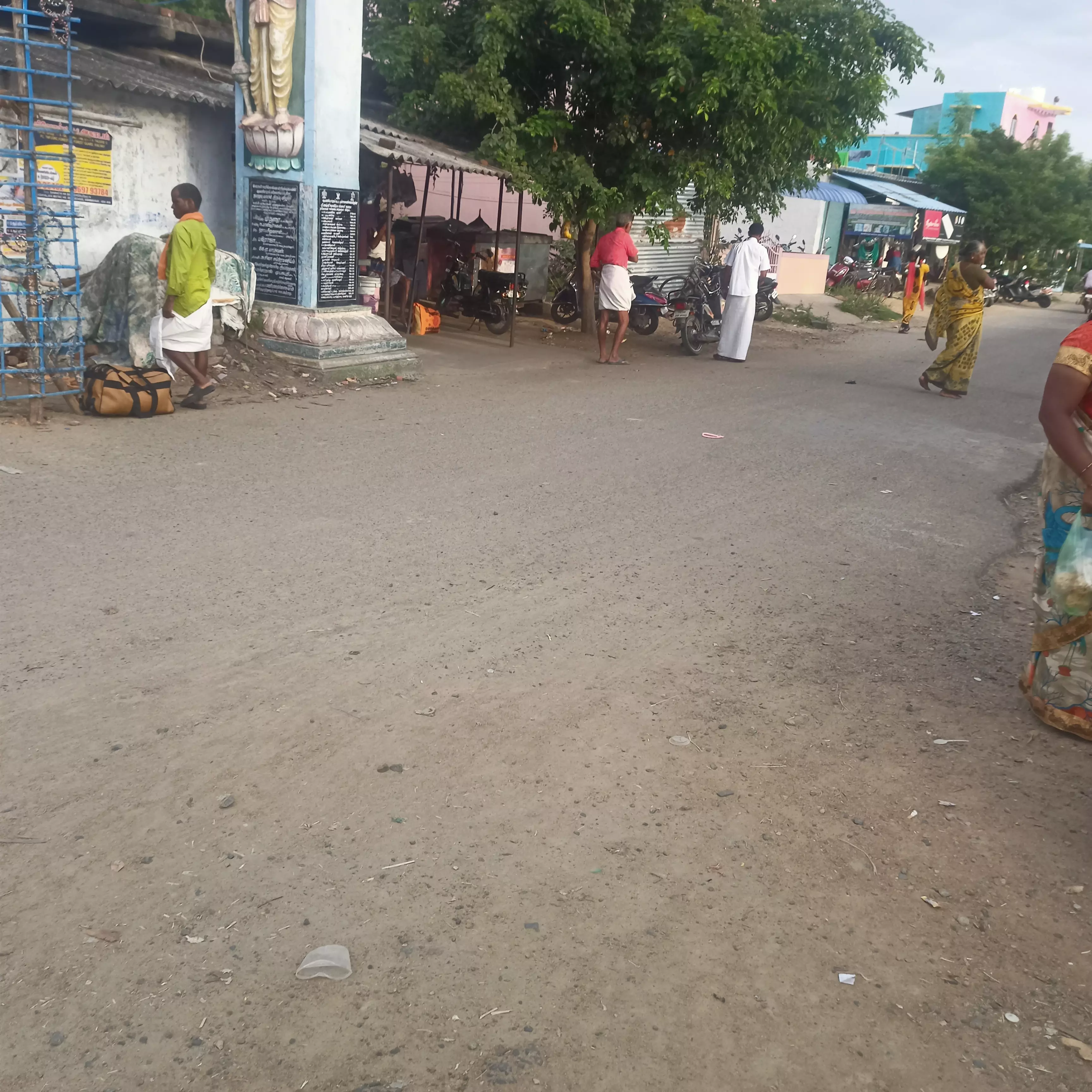 வேகத்தடை அமைப்பார்களா?