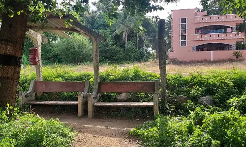 மேற்கூரையில்லா பயணிகள் நிழற்குடை