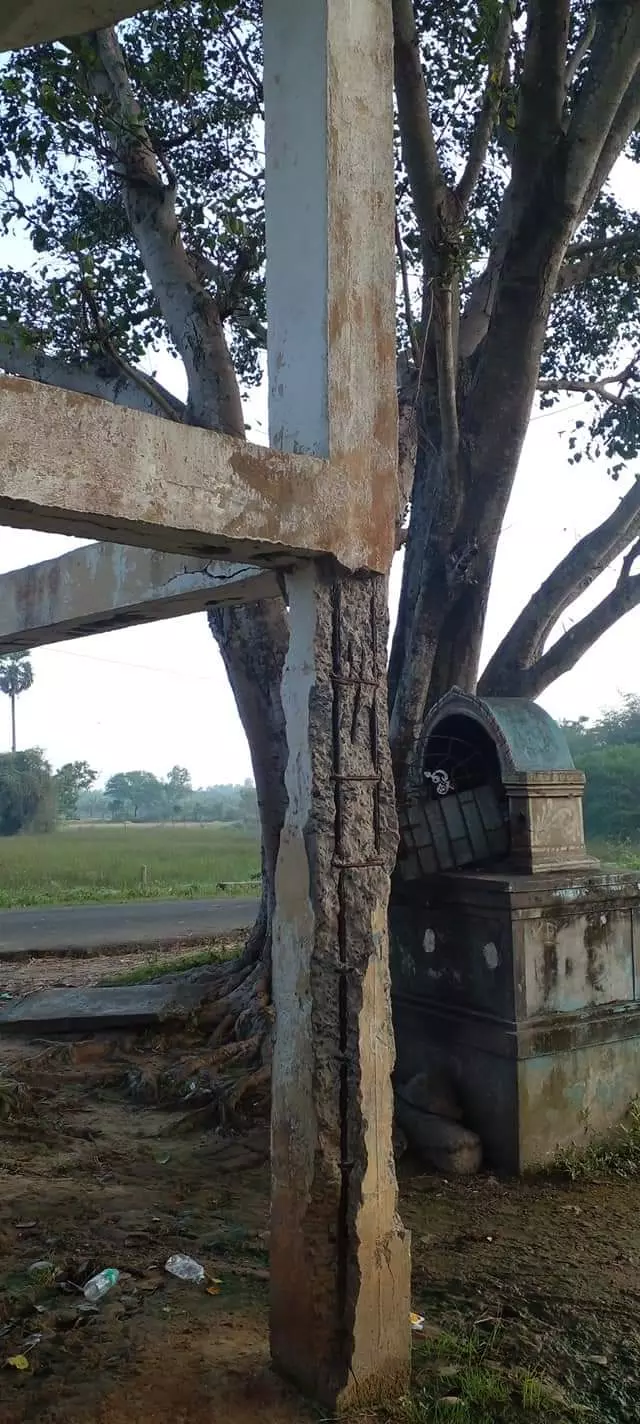 சேதமடைந்த குடிநீர் தொட்டி