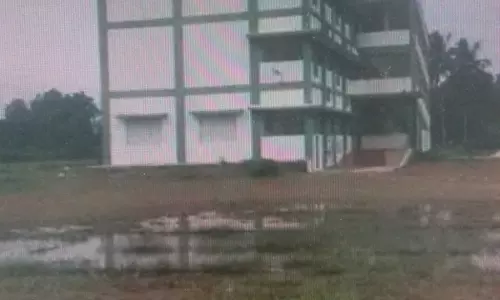 பள்ளிக்கு சுற்றுச்சுவர் தேவை