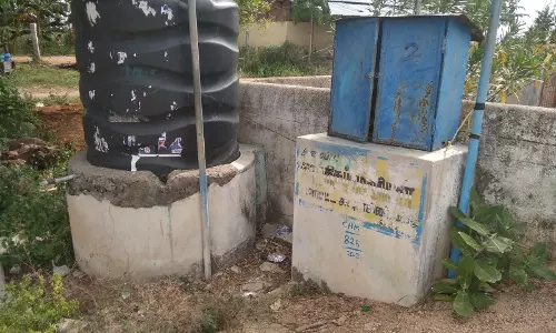 காட்சிப்பொருளான குடிநீர் தொட்டி