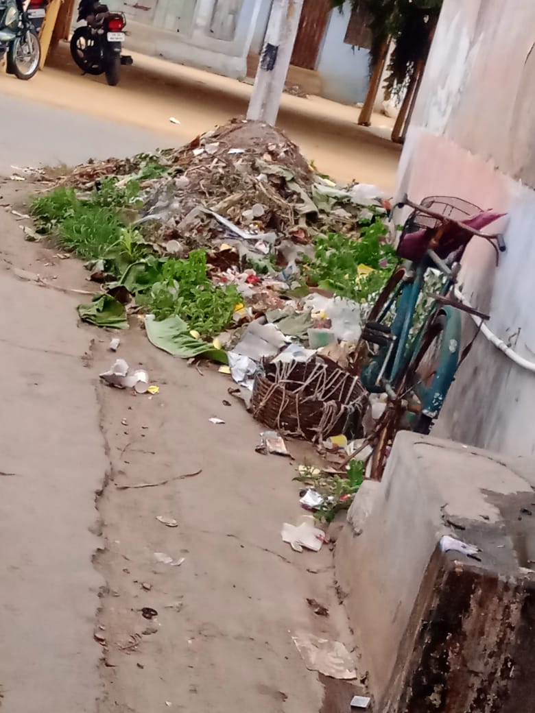 குவிந்துள்ள குப்பைகள்