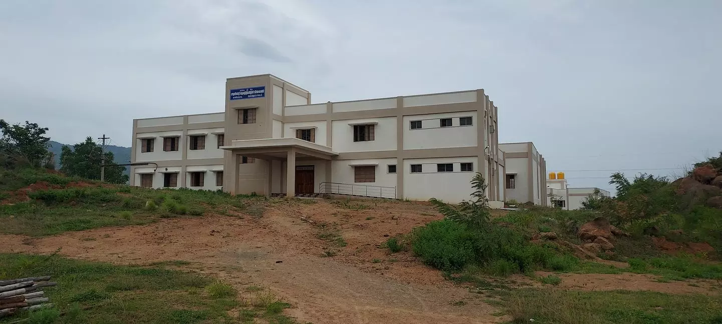 புதிய கட்டிடத்துக்கு மாற்றுவார்களா?