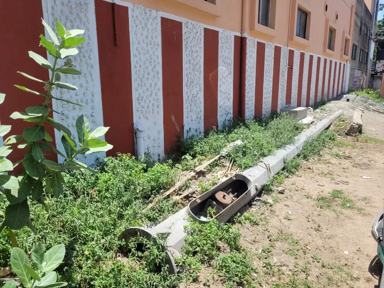 மின்கம்பம் உயிர் பெறுமா?