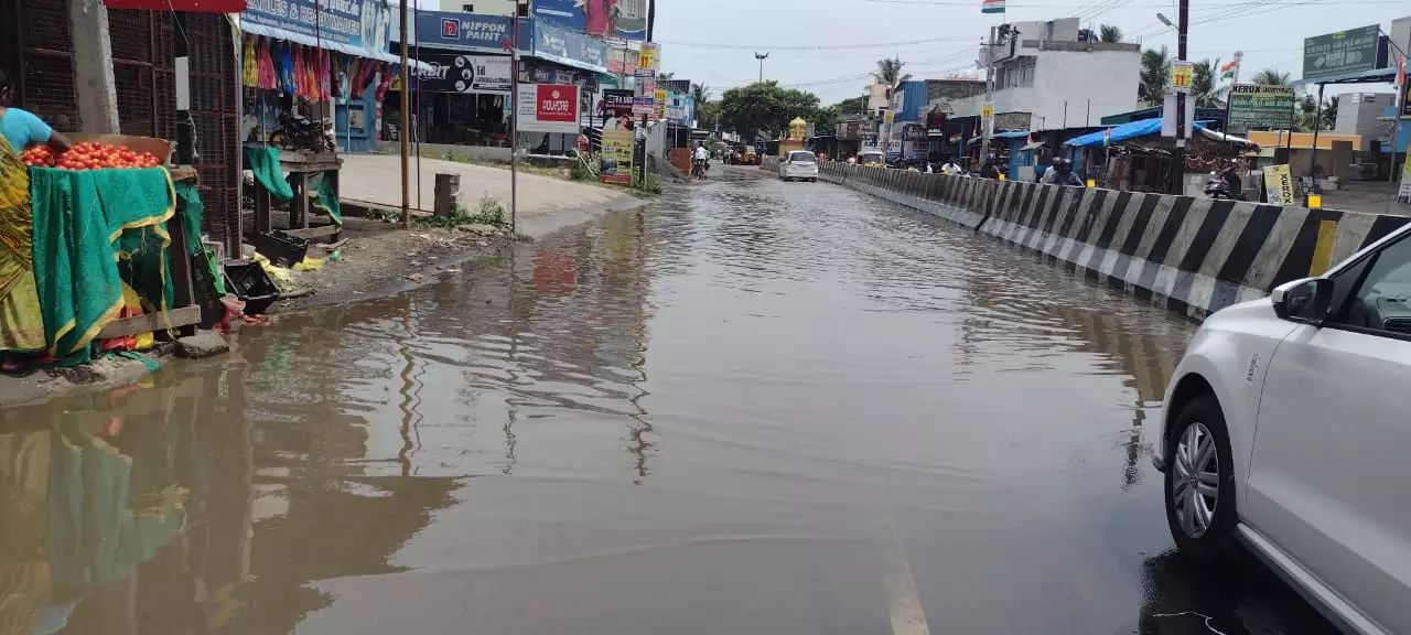 தேங்கி நிற்கும் கழிவுநீர் தேங்கி நிற்கும் கழிவுநீர்