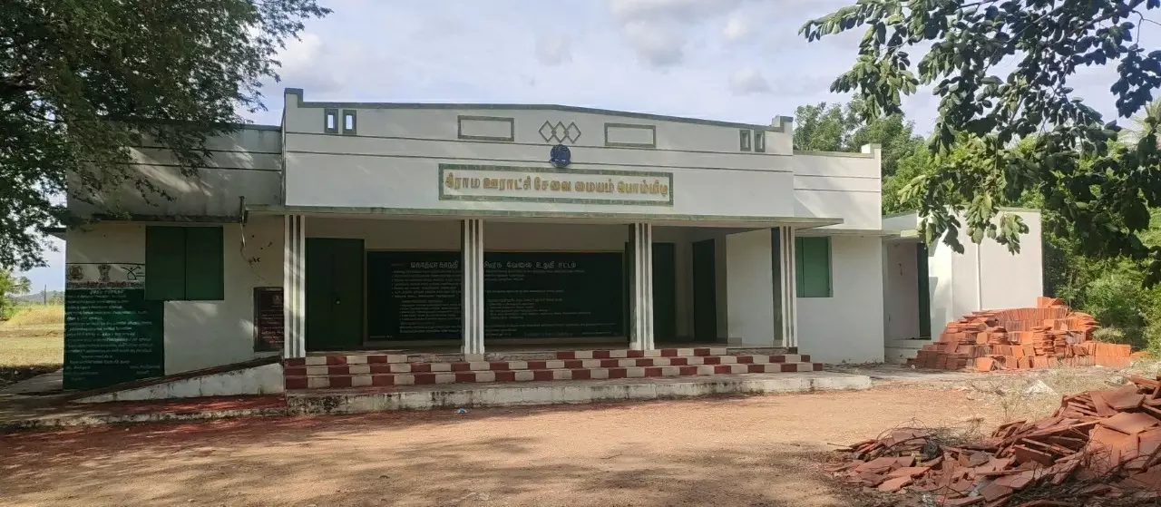 திறக்கப்படாத அரசு புதிய கட்டிடம் திறக்கப்படாத அரசு புதிய கட்டிடம்