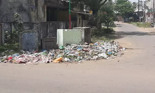 குவிந்து கிடக்கும் குப்பைகள் குவிந்து கிடக்கும் குப்பைகள்