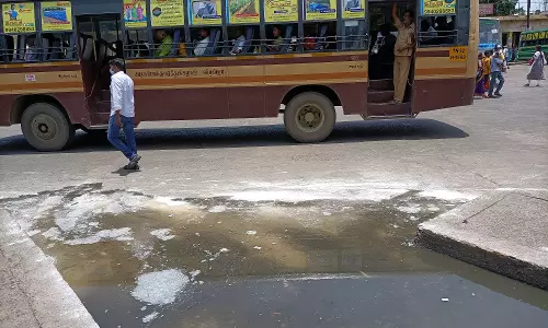 கழிவுநீரால் சுகாதார சீர்கேடு கழிவுநீரால் சுகாதார சீர்கேடு
