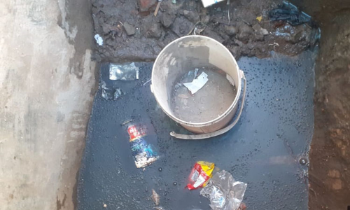 பாதாள சாக்கடையில் கலக்கும் குடிநீர் பாதாள சாக்கடையில் கலக்கும் குடிநீர்