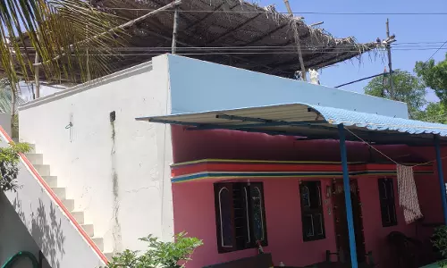 தாழ்வாக செல்லும் மின்கம்பிகள்