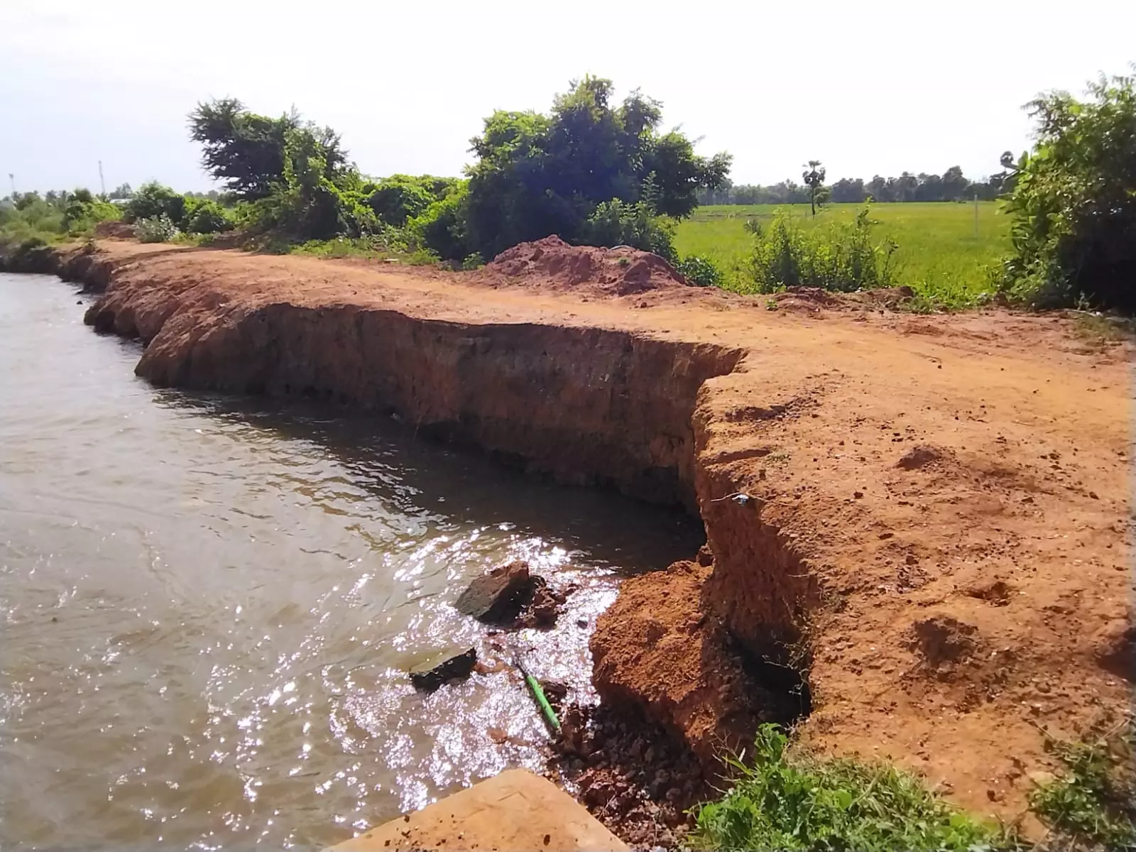 கரைகள் பலப்படுத்தப்படுமா?