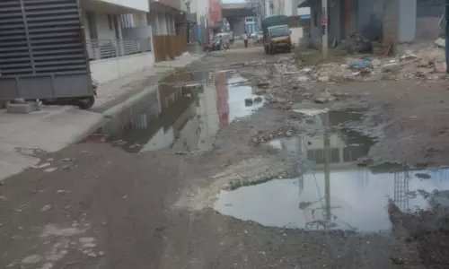 சாலையின் மோசமான நிலை