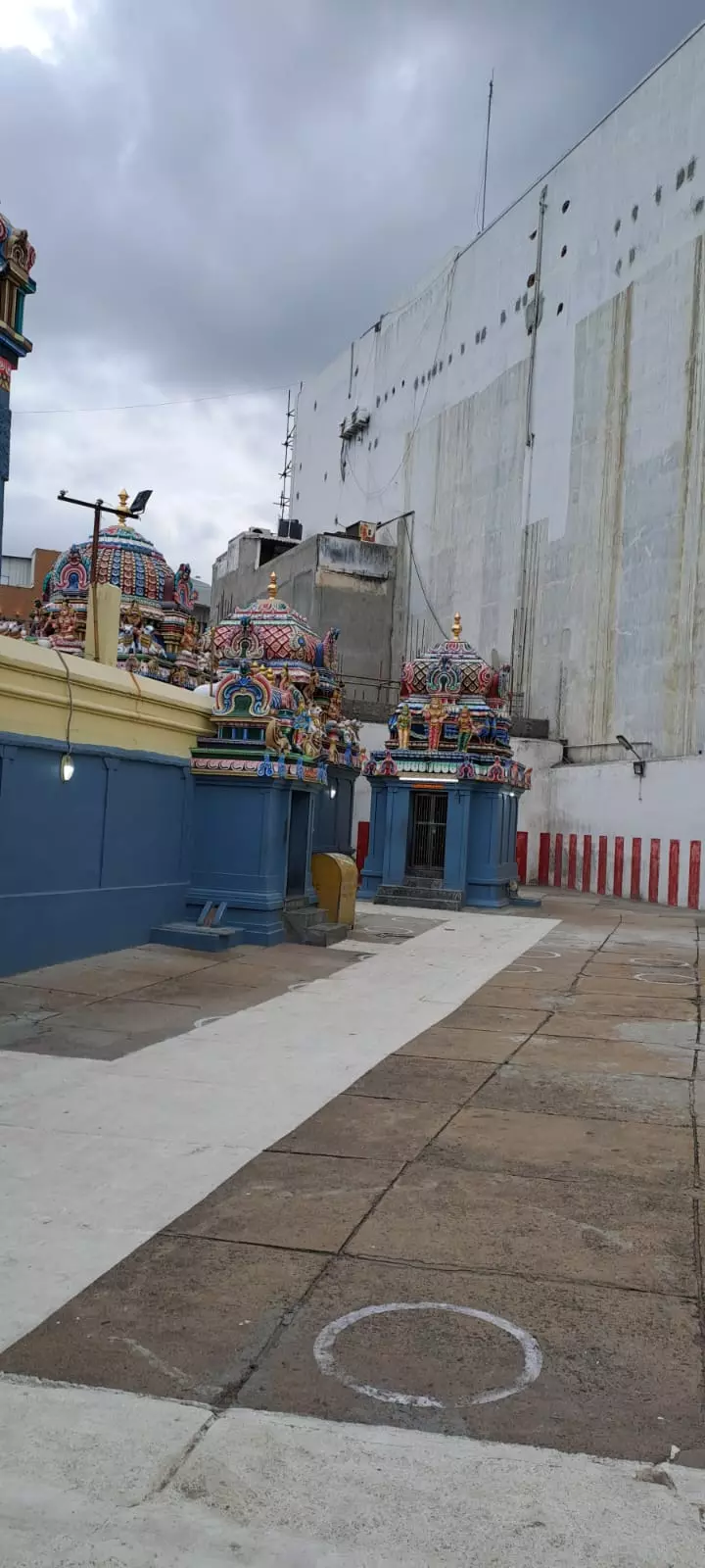 விதிகளை மீறி கட்டப்பட்ட கட்டிடங்கள்