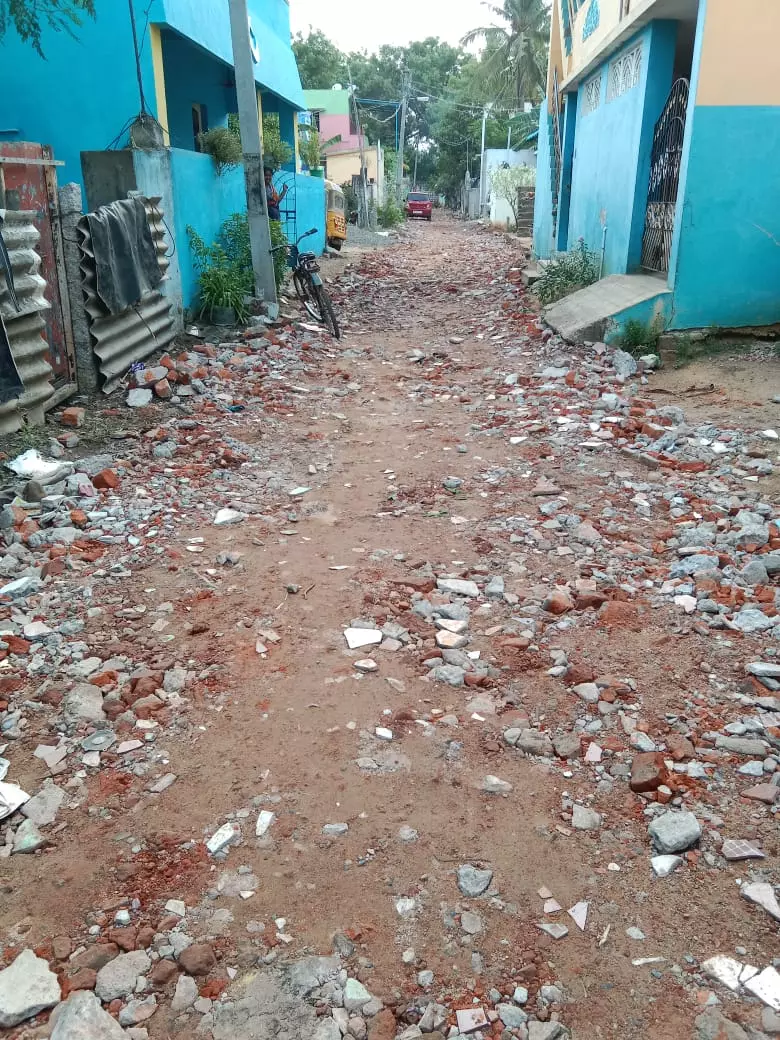 சிதிலமடைந்த சாலை சிதிலமடைந்த சாலை