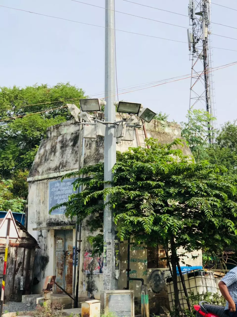 எரியாத மின்விளக்குகள் எரியாத மின்விளக்குகள்