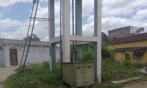 குப்பைதொட்டியை மாற்ற வேண்டும் குப்பைதொட்டியை மாற்ற வேண்டும்