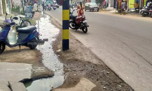 சாலையில் தேங்கும் கழிவுநீர்