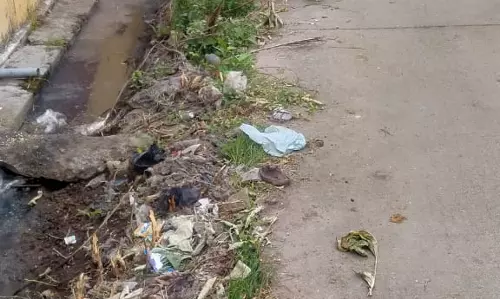 கால்வாய் அடைப்பு