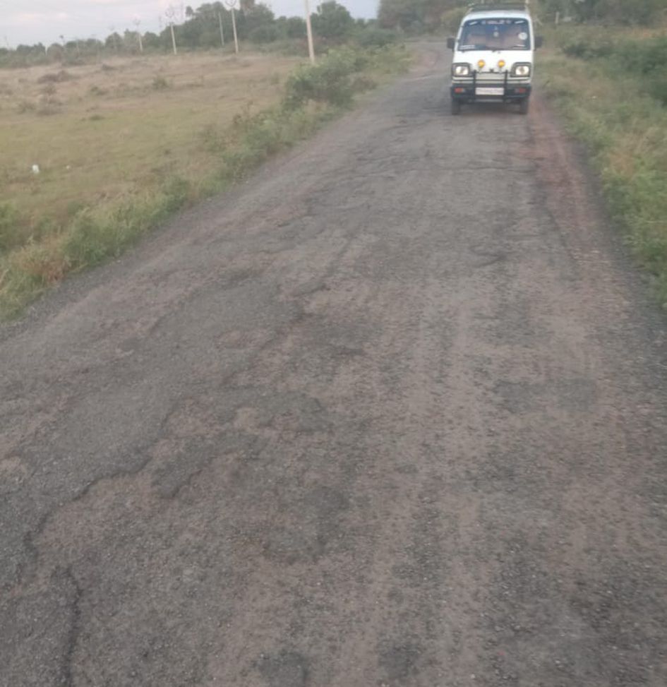 உருக்குலைந்த சாலை