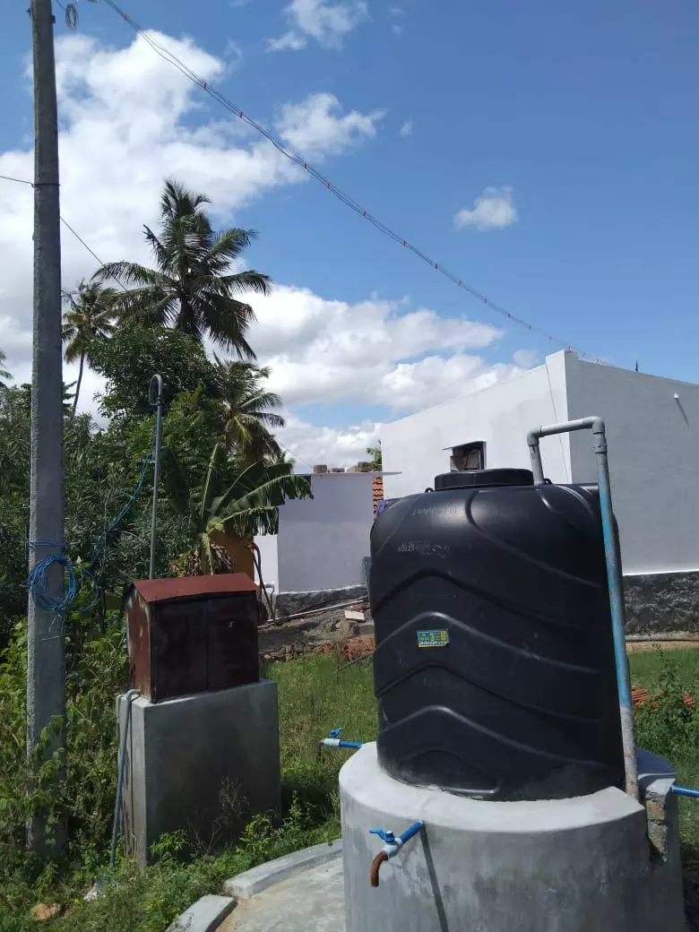 மின் இணைப்பு இல்லாத குடிநீர் தொட்டி மின் இணைப்பு இல்லாத குடிநீர் தொட்டி