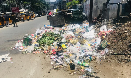 குவிந்து கிடக்கும் குப்பைகள்