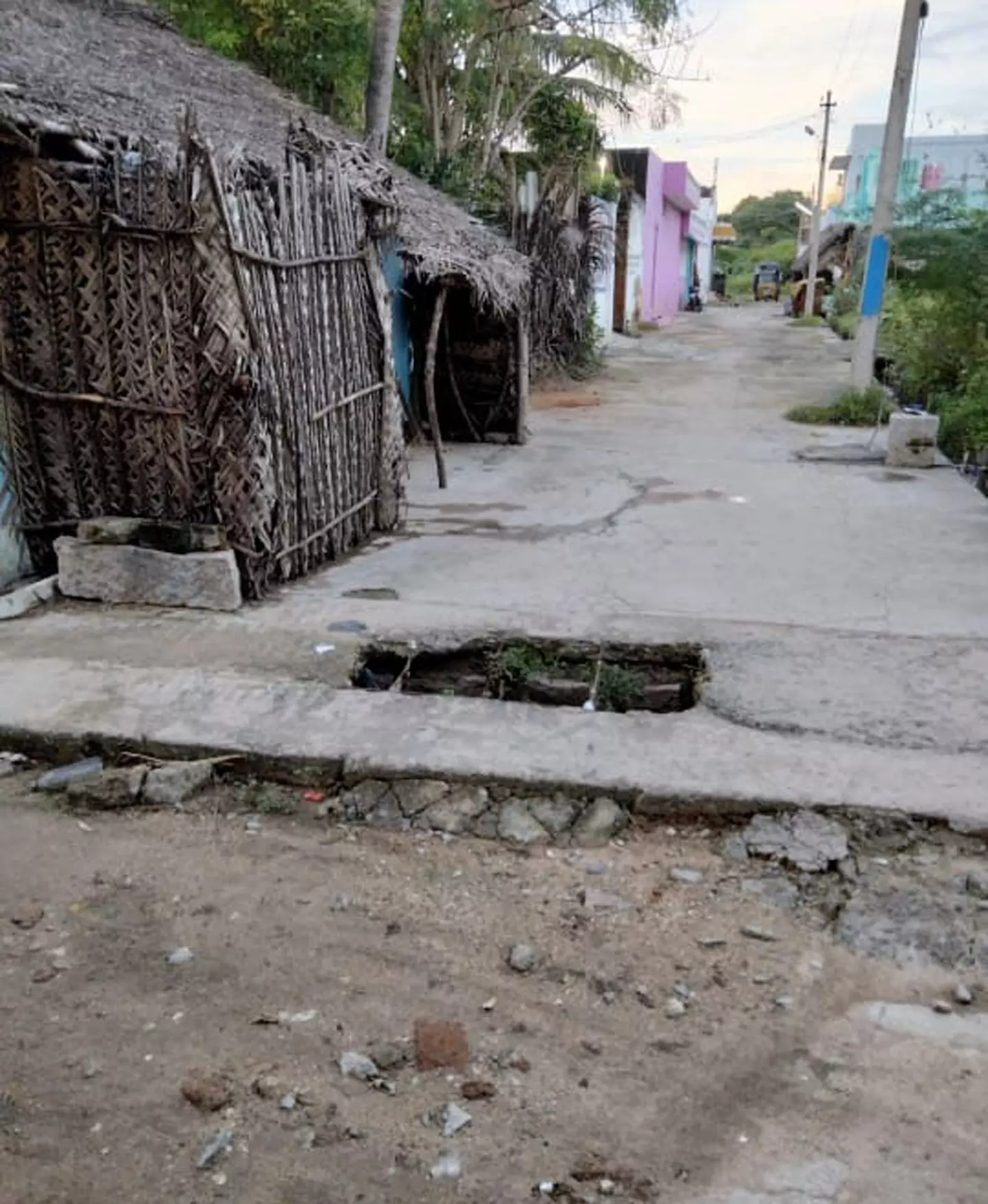 பள்ளத்தை மூட வேண்டும் பள்ளத்தை மூட வேண்டும்