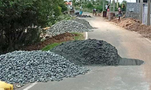 சாலையில் ஆக்கிரமிப்பு