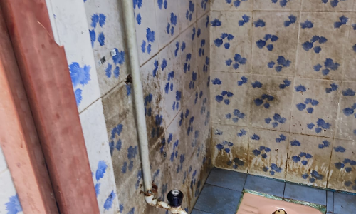 கதவு எங்கே? தண்ணீர் எங்கே?