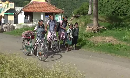 பஸ் வசதி இல்லாத கிராமம் பஸ் வசதி இல்லாத கிராமம்