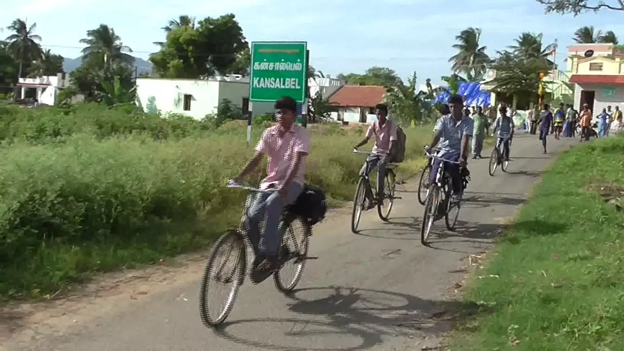 பஸ் வசதி இல்லாத கிராமம் பஸ் வசதி இல்லாத கிராமம்