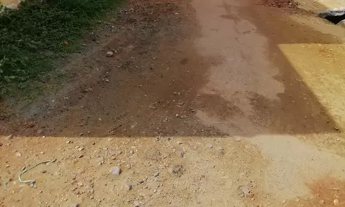 தாா்சாலை அமைக்க வேண்டும்