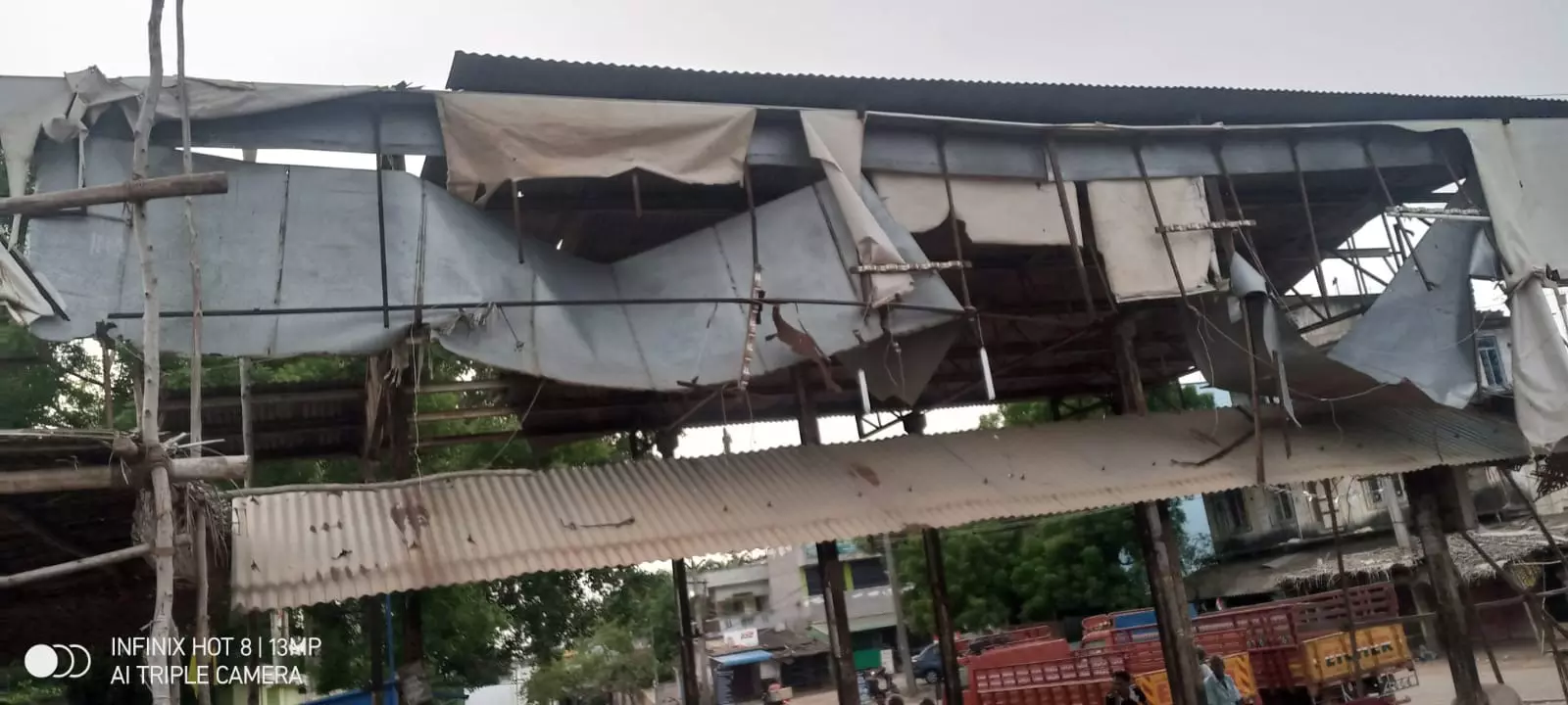 பயணிகள் நிழற்குடை சீரமைக்கப்படுமா?