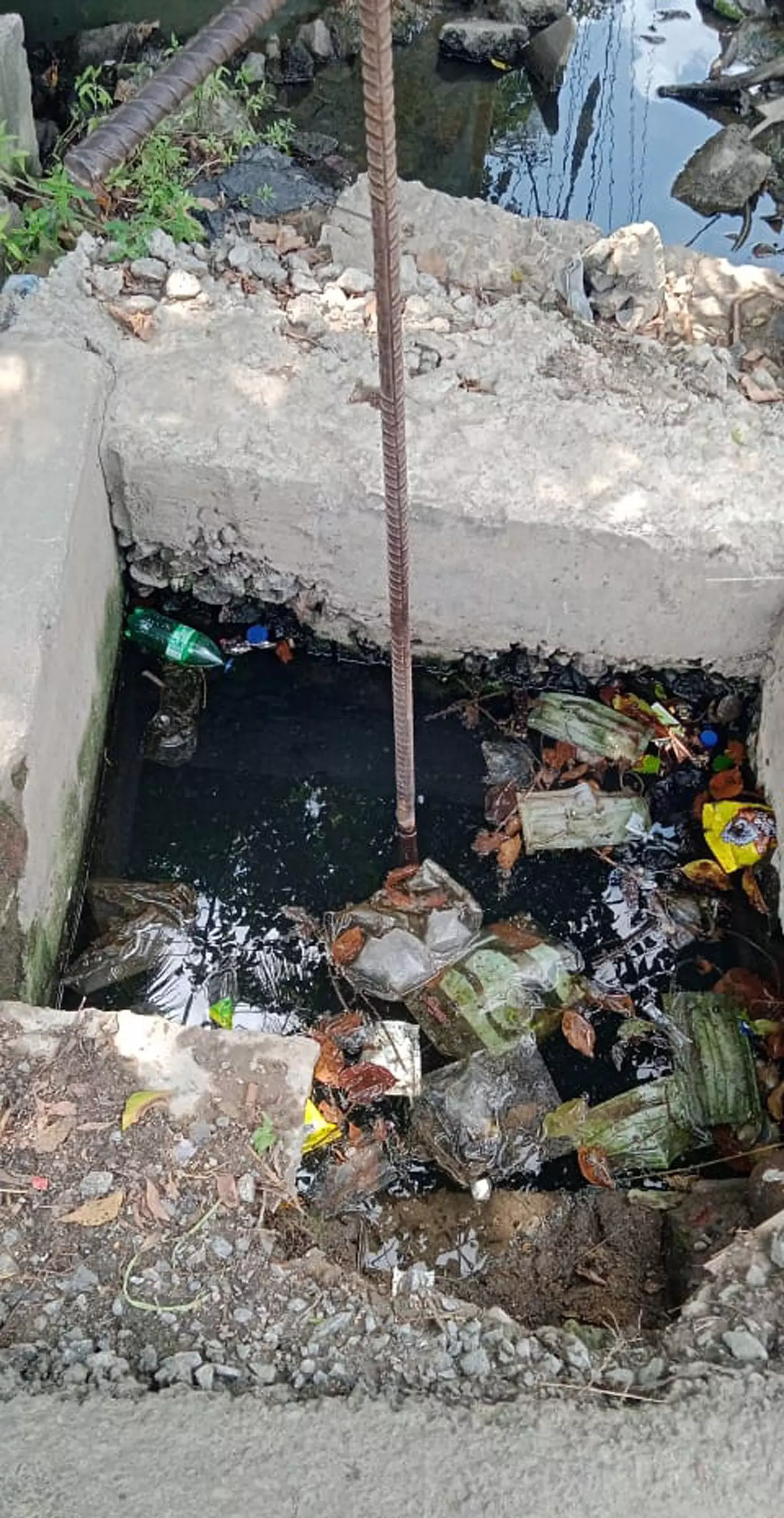 குடிநீருடன் கழிவுநீர் கலக்கும் அபாயம்